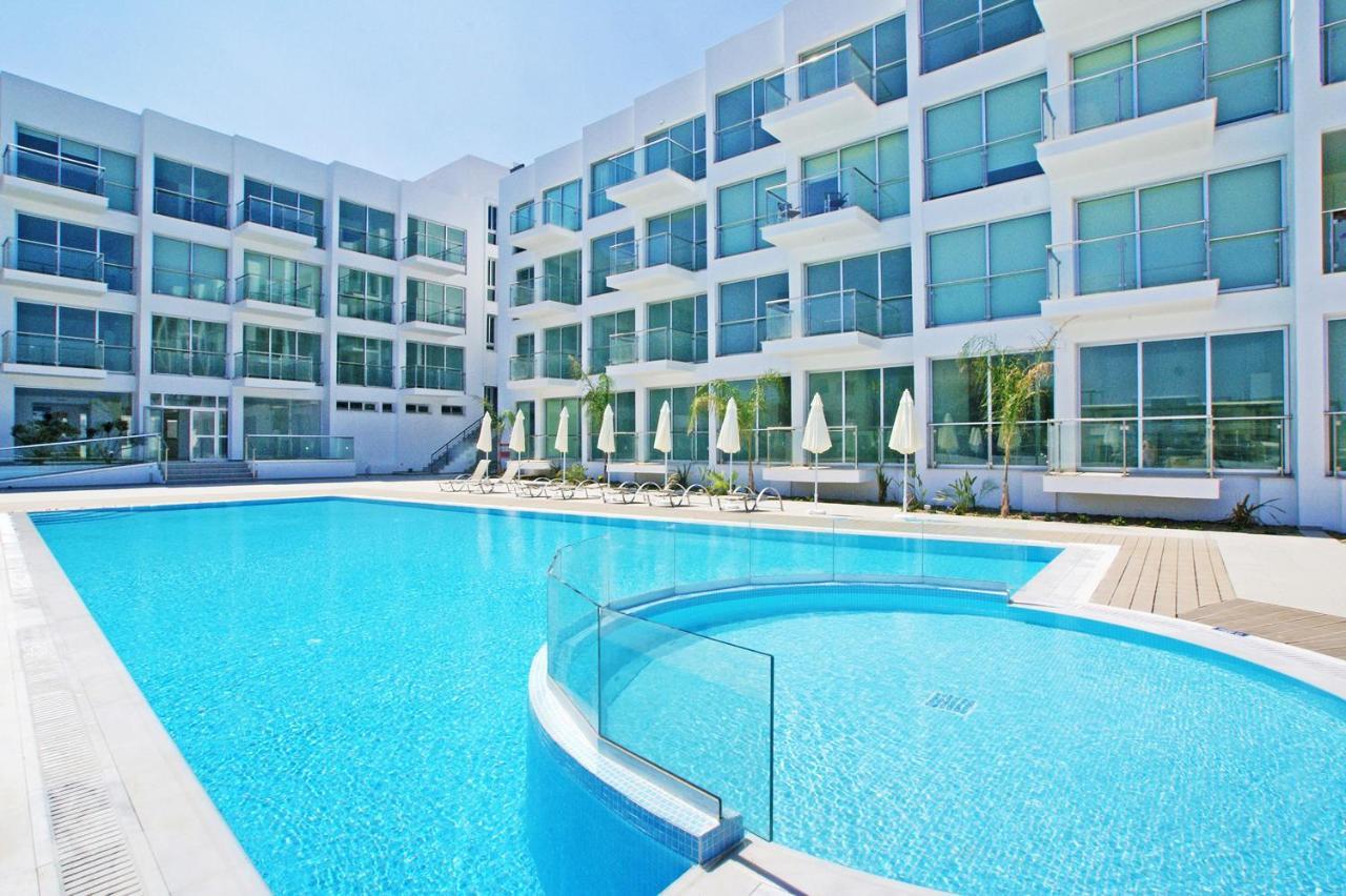 Meryl - Coralli Beachfront Apartment Protaras Eksteriør bilde