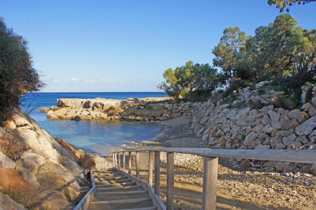Meryl - Coralli Beachfront Apartment Protaras Eksteriør bilde