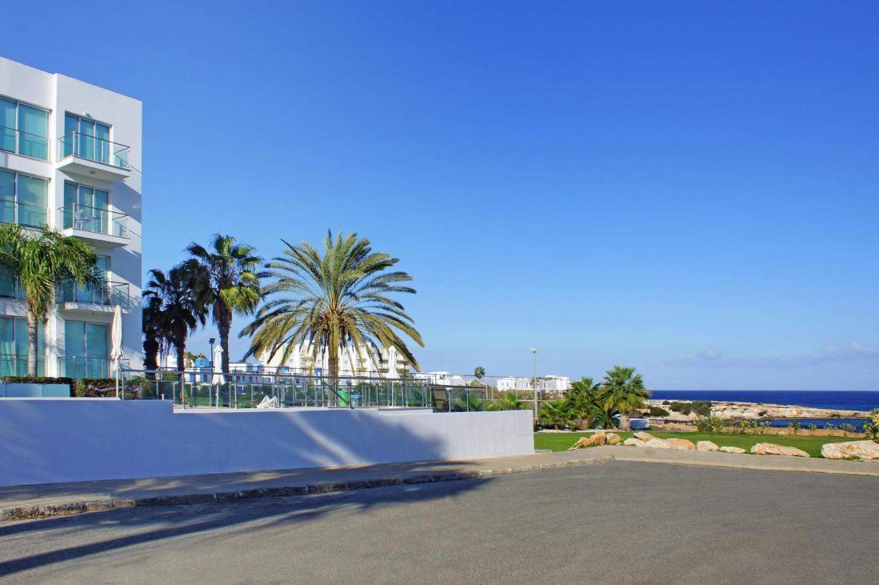 Meryl - Coralli Beachfront Apartment Protaras Eksteriør bilde