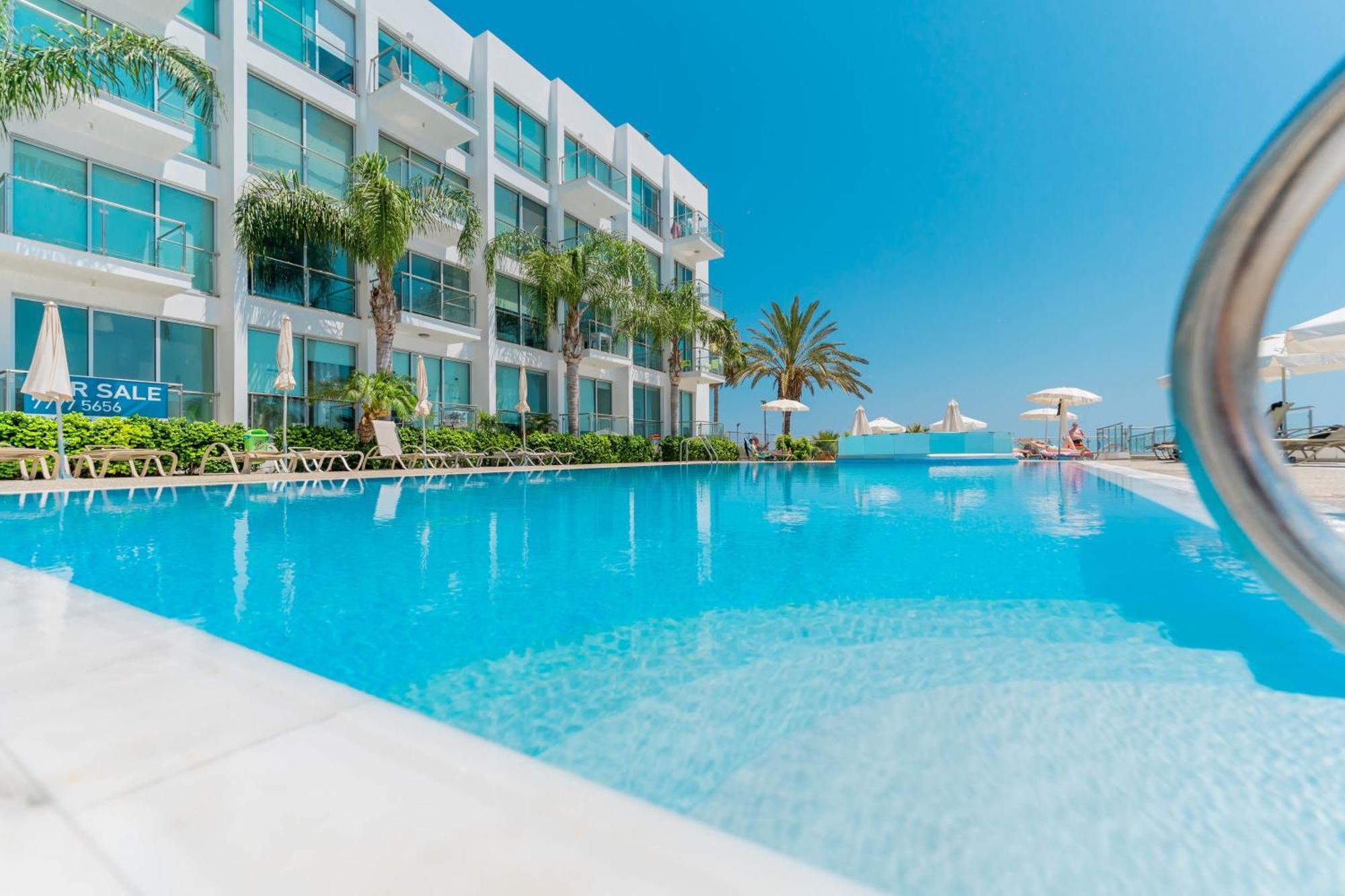 Meryl - Coralli Beachfront Apartment Protaras Eksteriør bilde