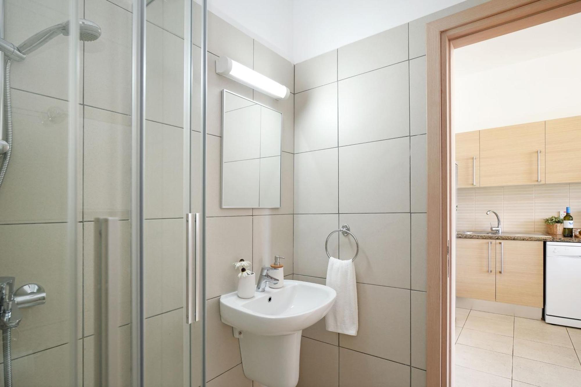 Meryl - Coralli Beachfront Apartment Protaras Eksteriør bilde