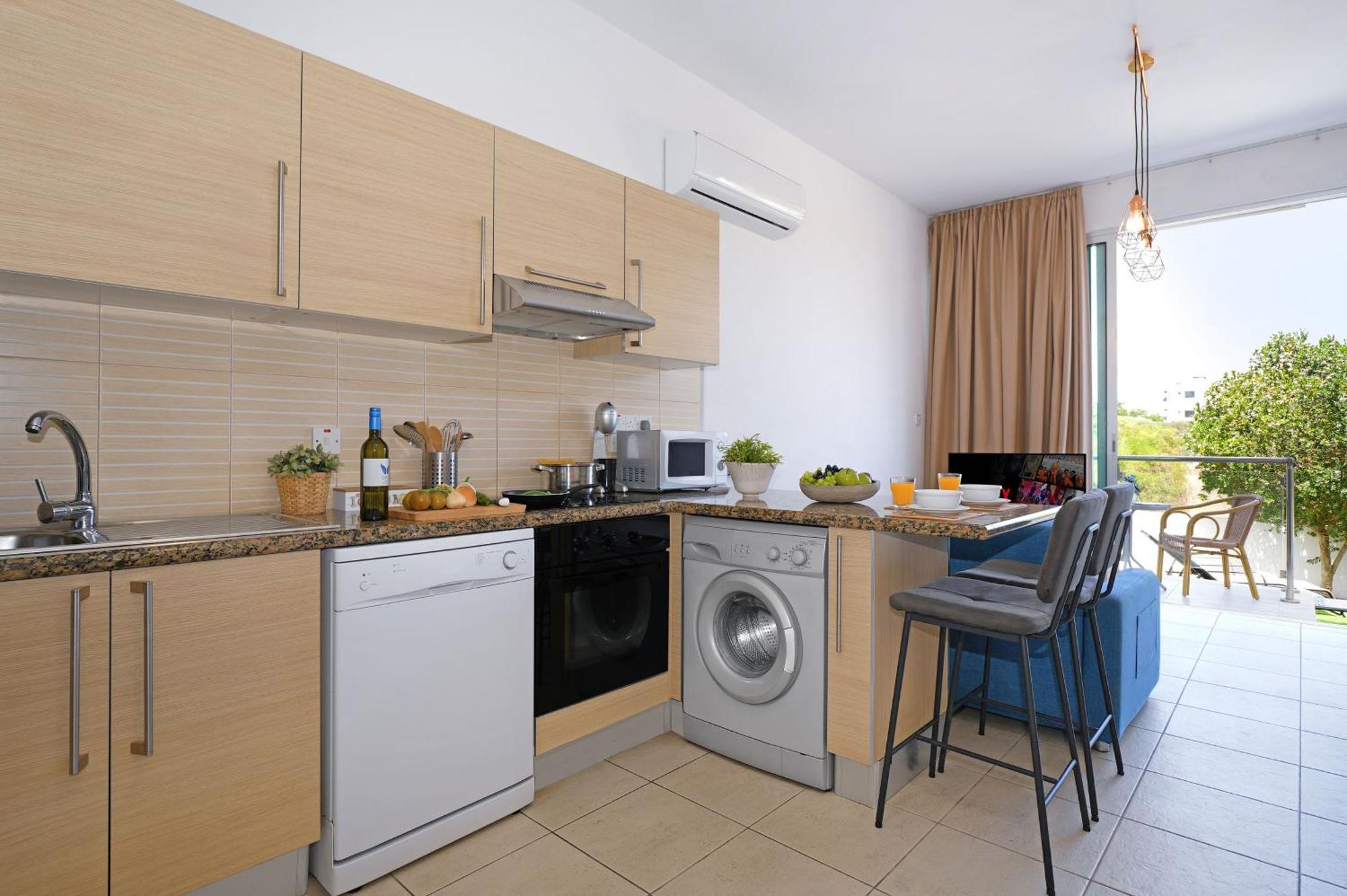Meryl - Coralli Beachfront Apartment Protaras Eksteriør bilde