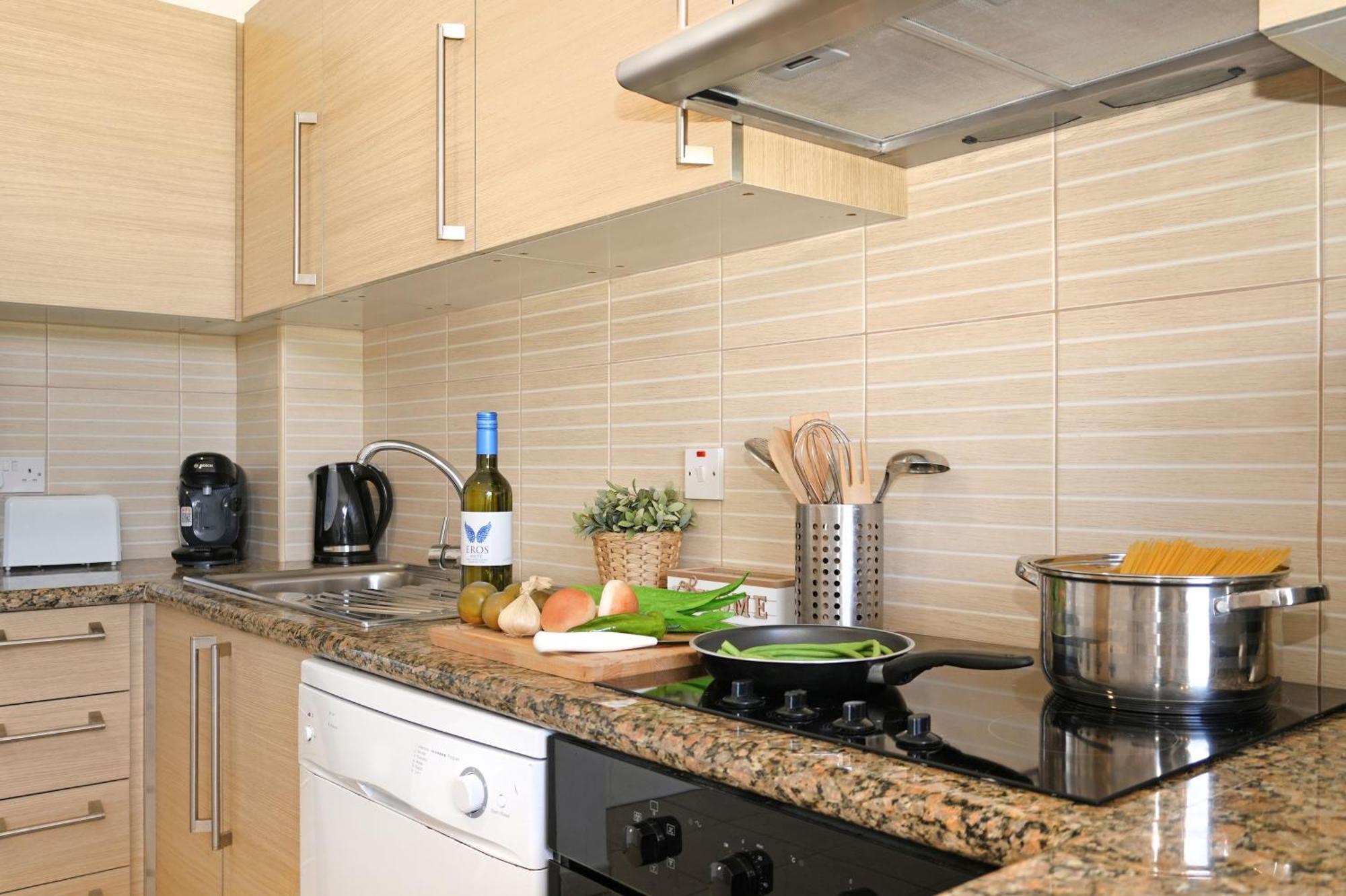 Meryl - Coralli Beachfront Apartment Protaras Eksteriør bilde