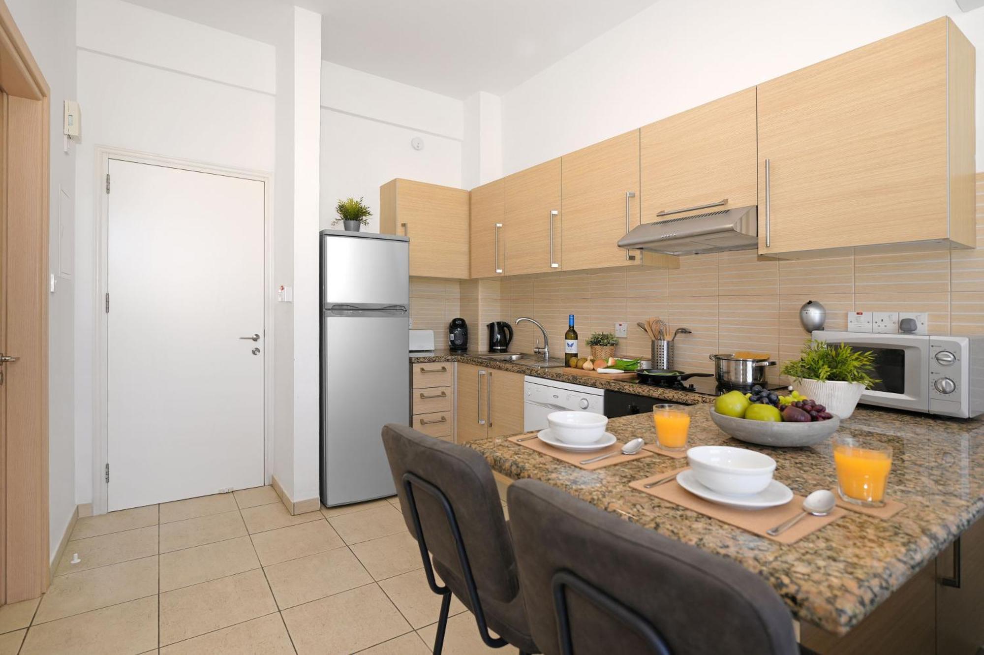 Meryl - Coralli Beachfront Apartment Protaras Eksteriør bilde