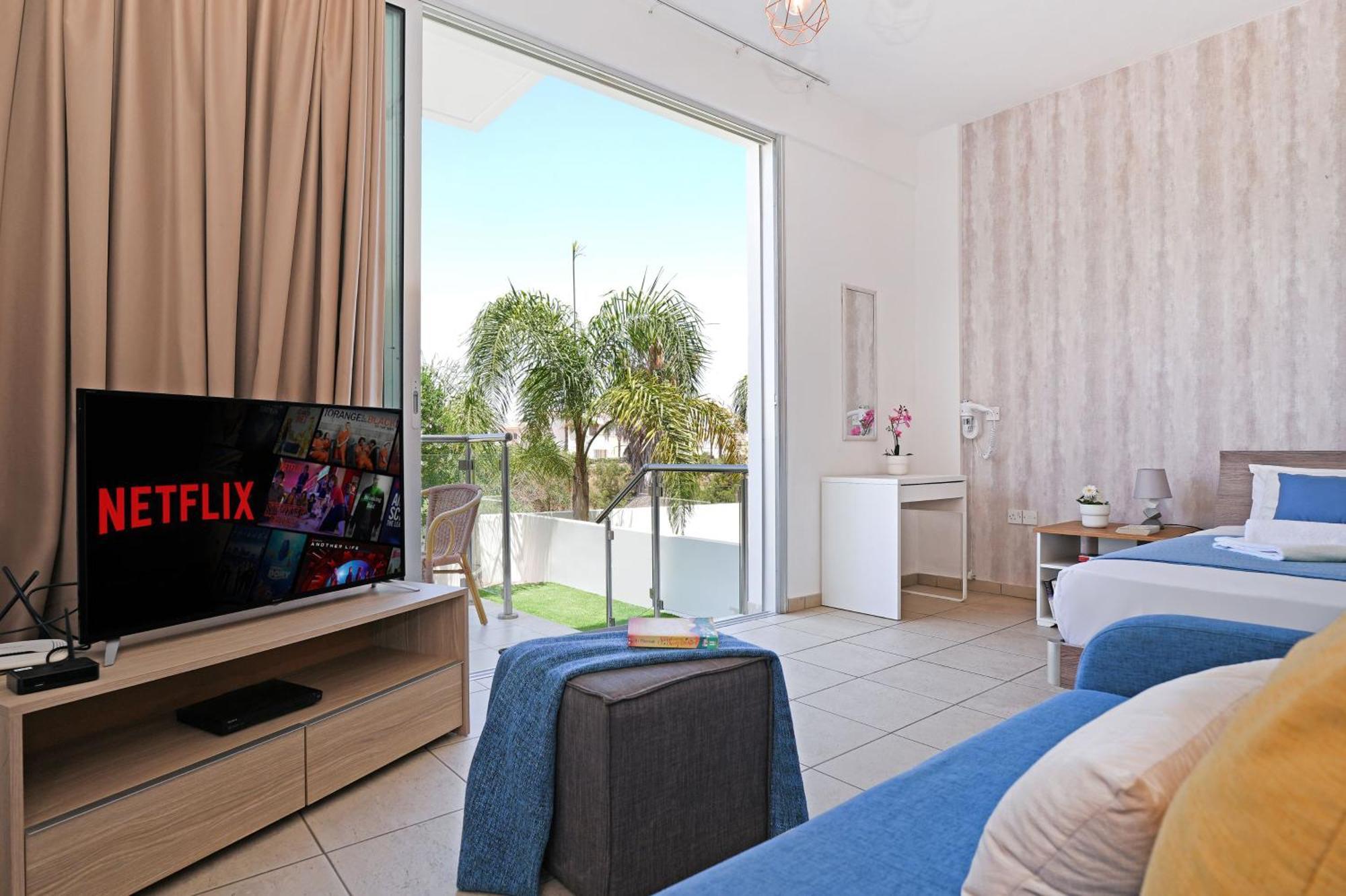 Meryl - Coralli Beachfront Apartment Protaras Eksteriør bilde