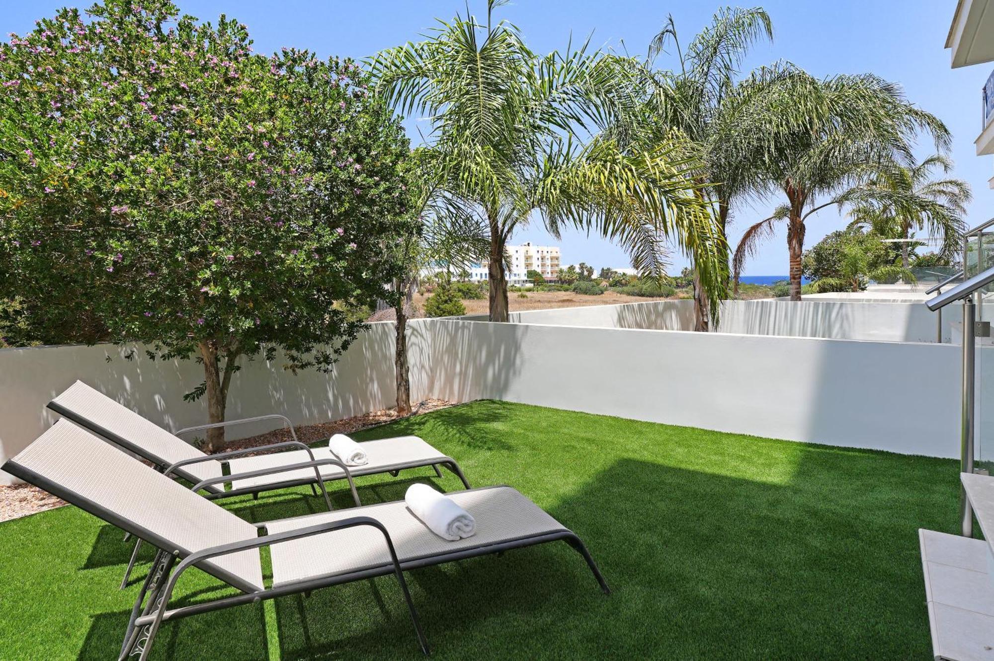 Meryl - Coralli Beachfront Apartment Protaras Eksteriør bilde